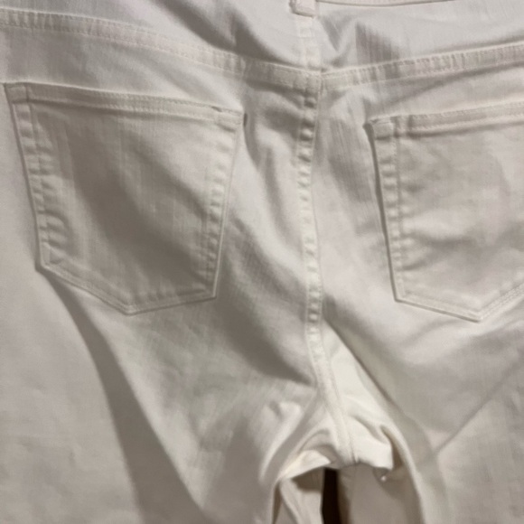 Christopher & Banks Modern Fit White Denim Casual Capris Size 10 Beach Summer - Picture 5 of 6